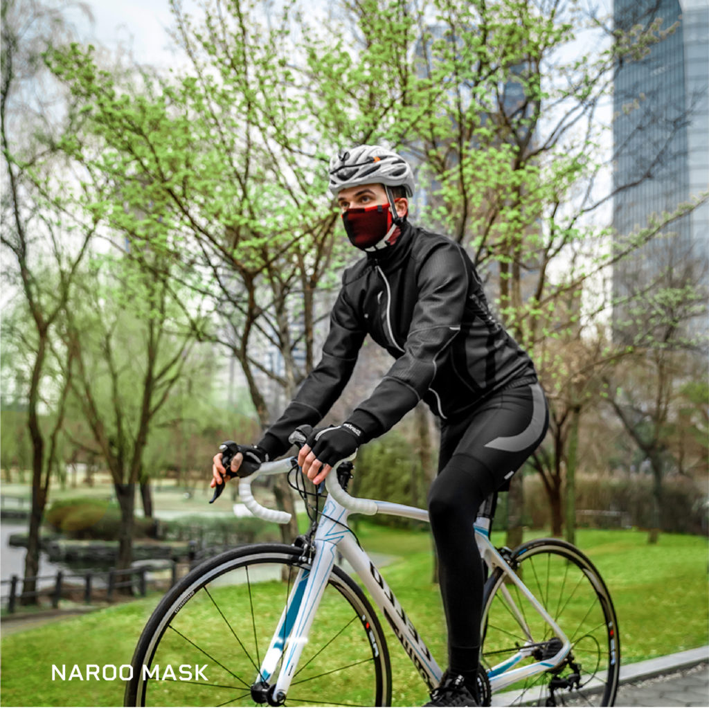 NAROO F5 - red filtering sports mask for all weather, cycling, pollution, pollen, pollution, man with helmet