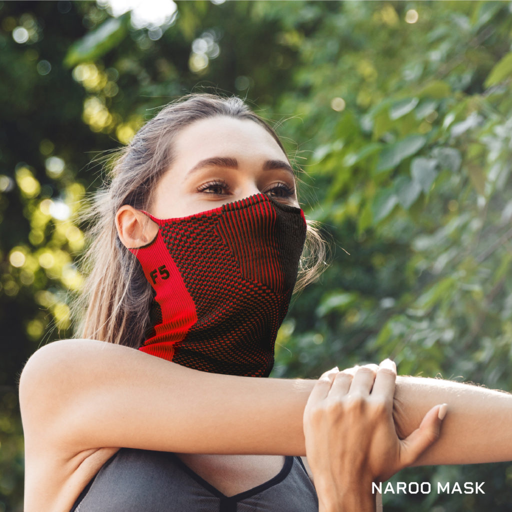 NAROO F5 - red filtering sports mask for all weather, cycling, pollution, pollen, pollution, woman runner stretching