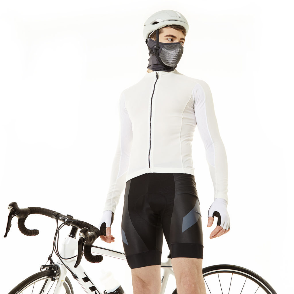 NAROO N0 - gray UV protection sports mask for cycling in the summer and spring, man with bike