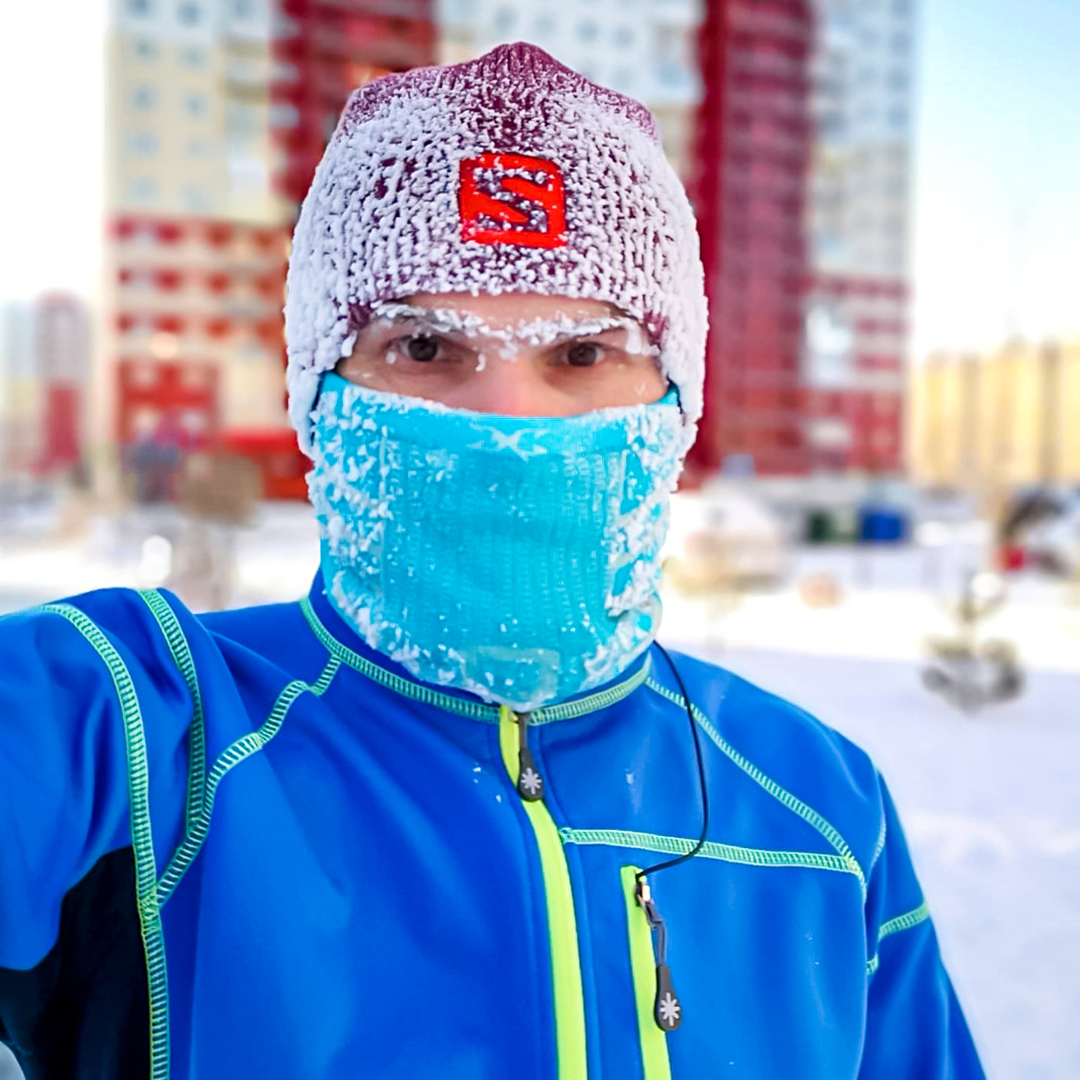 The 6 Best Face & Neck Gaiters for Skiing and Snowboarding